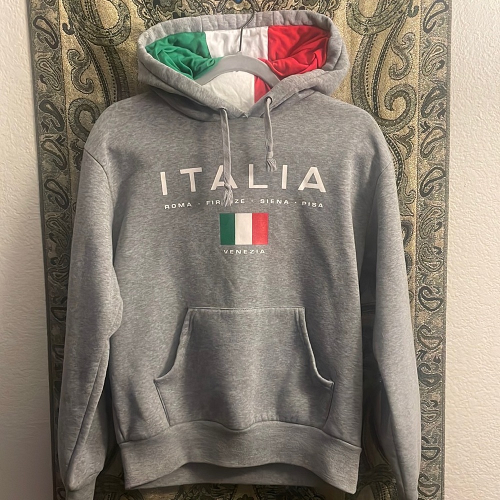 Italia Sweatshirt grey clean would be 10/10 if there wasn’t stain but 9/10